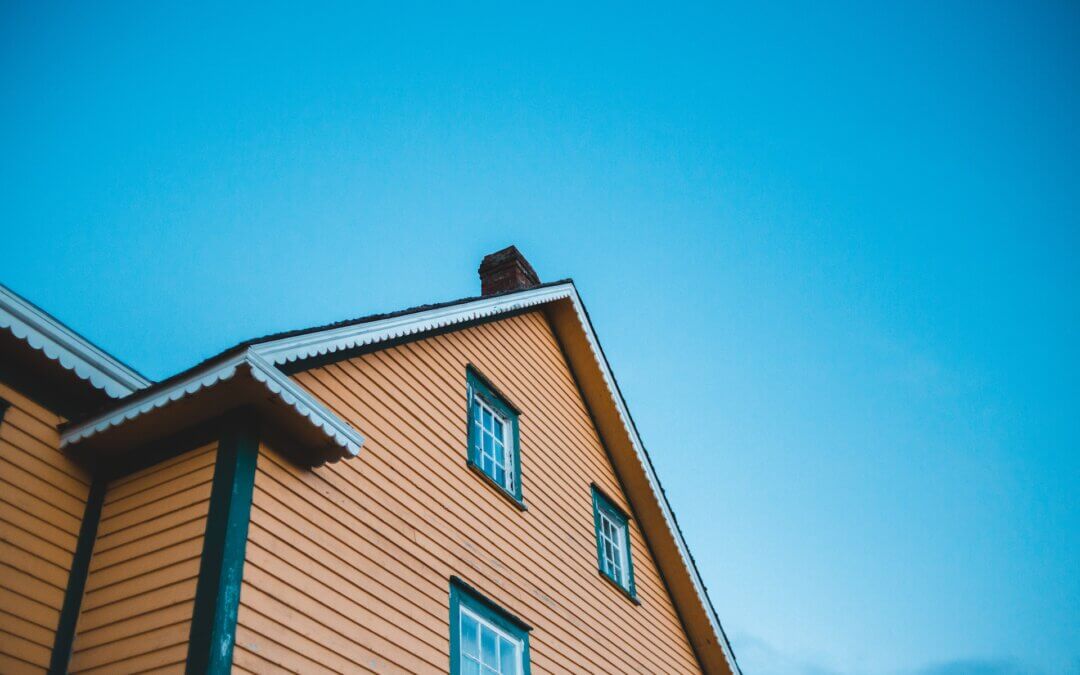 Don’t Suffer Through Siding Damage: How To Repair Vinyl Siding in 5 Easy Steps