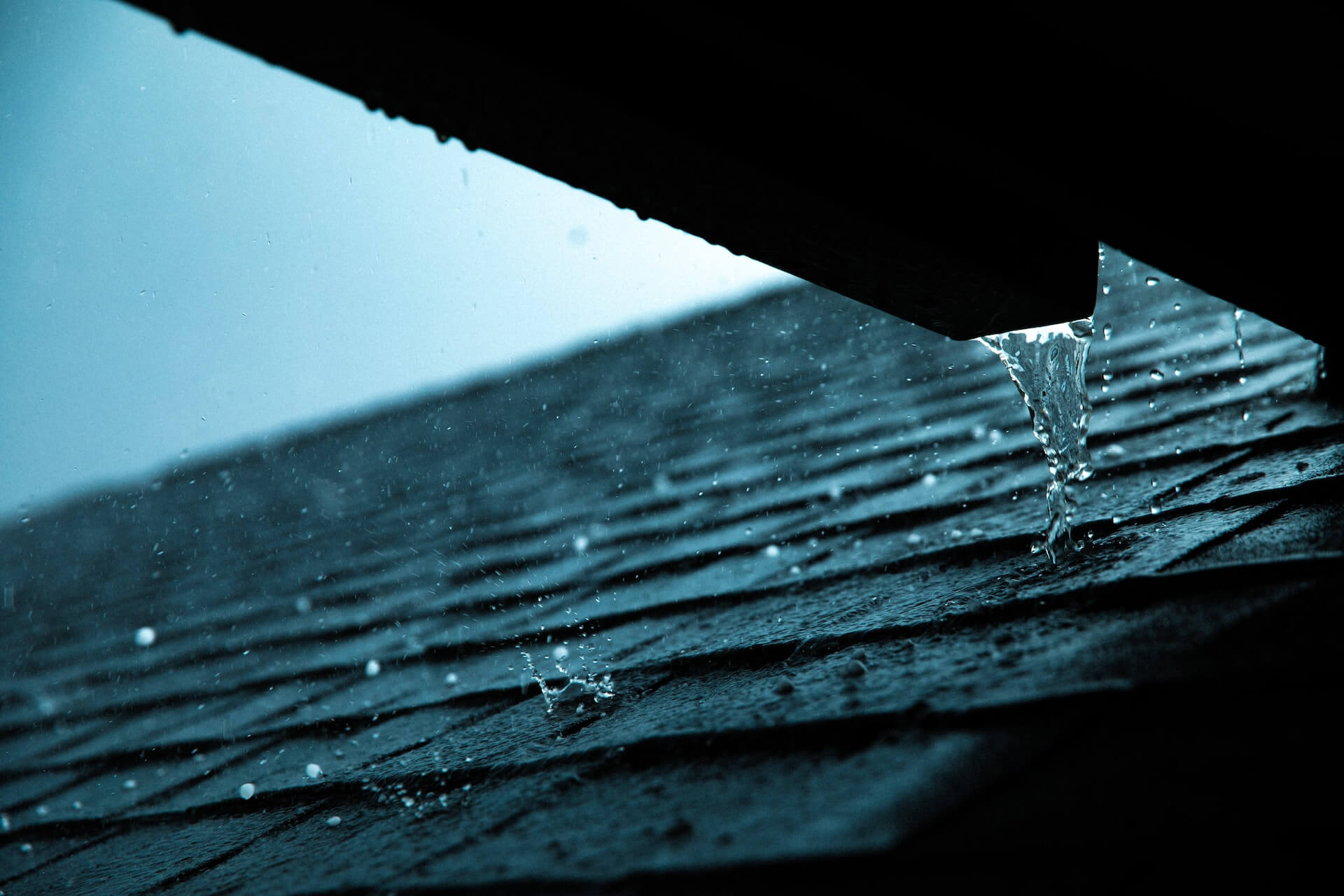 A picture of a roof with rain coming down it